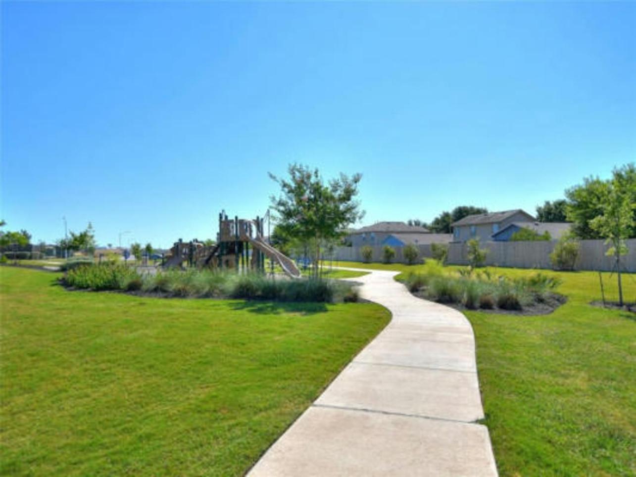 Serenity Near Downtown & Airport Holiday home