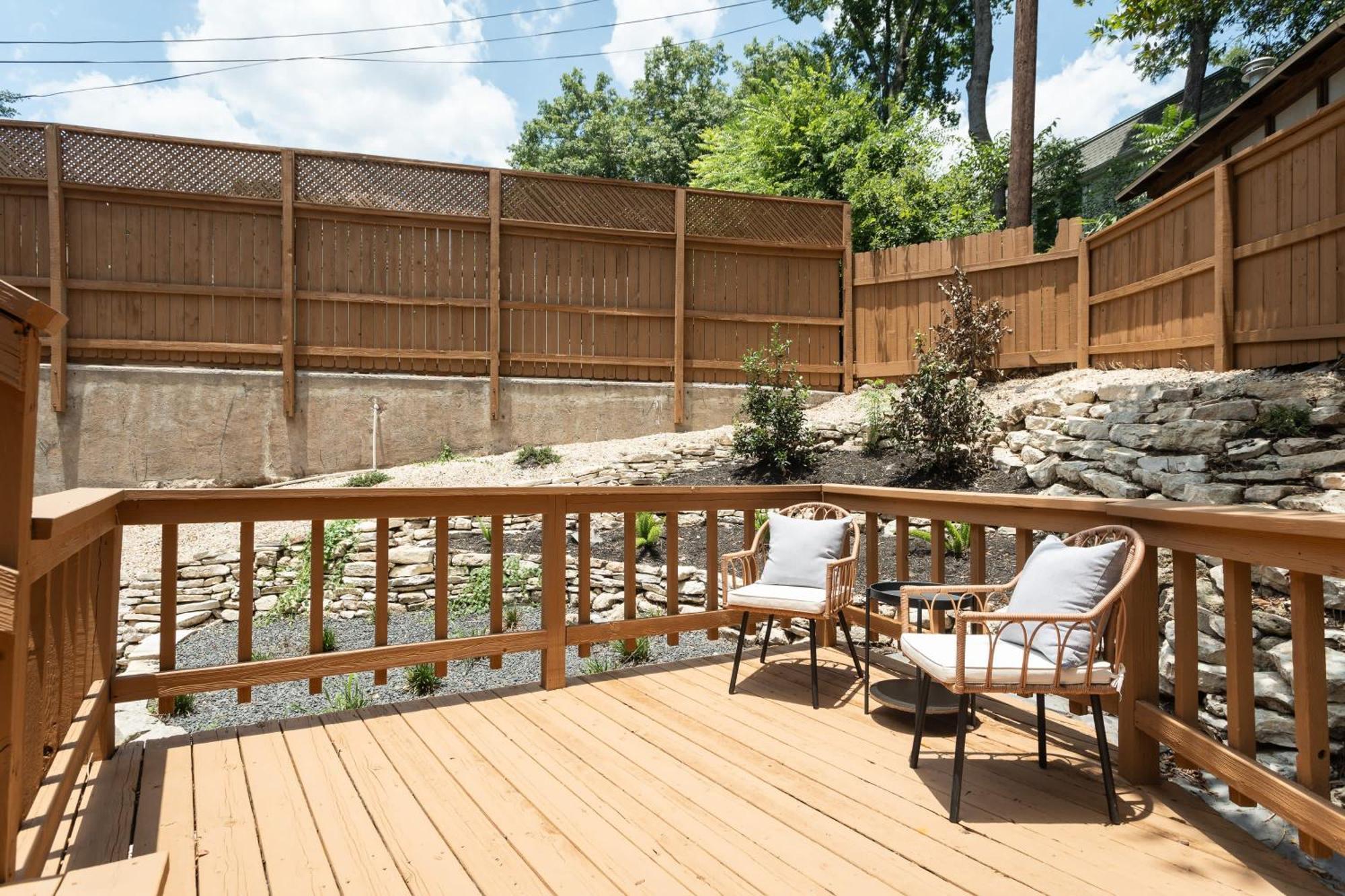 Holiday home Upstay - Multiple Patio Decks Fenced-in Yard Bbq *