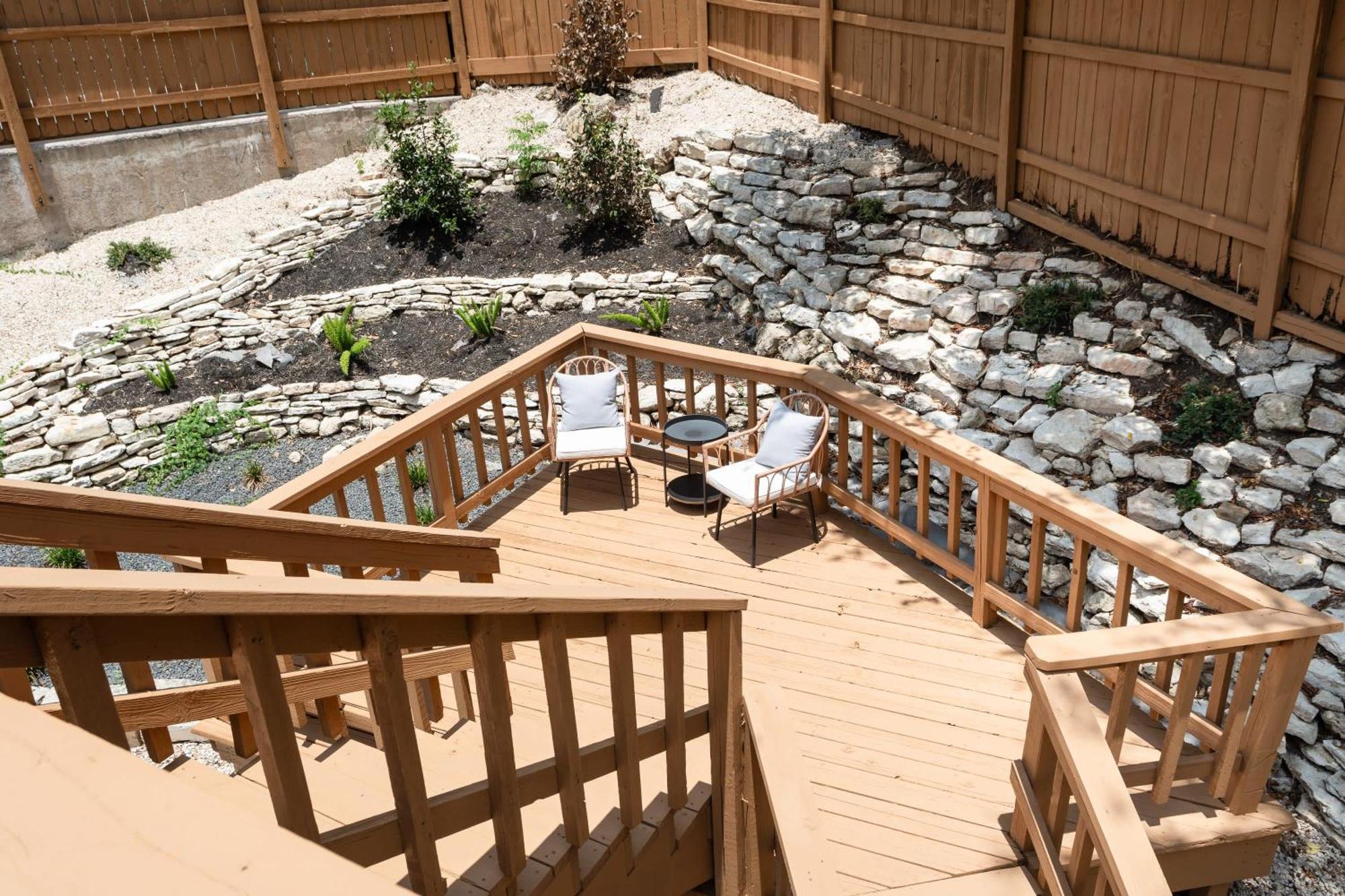 Holiday home Upstay - Multiple Patio Decks Fenced-in Yard Bbq