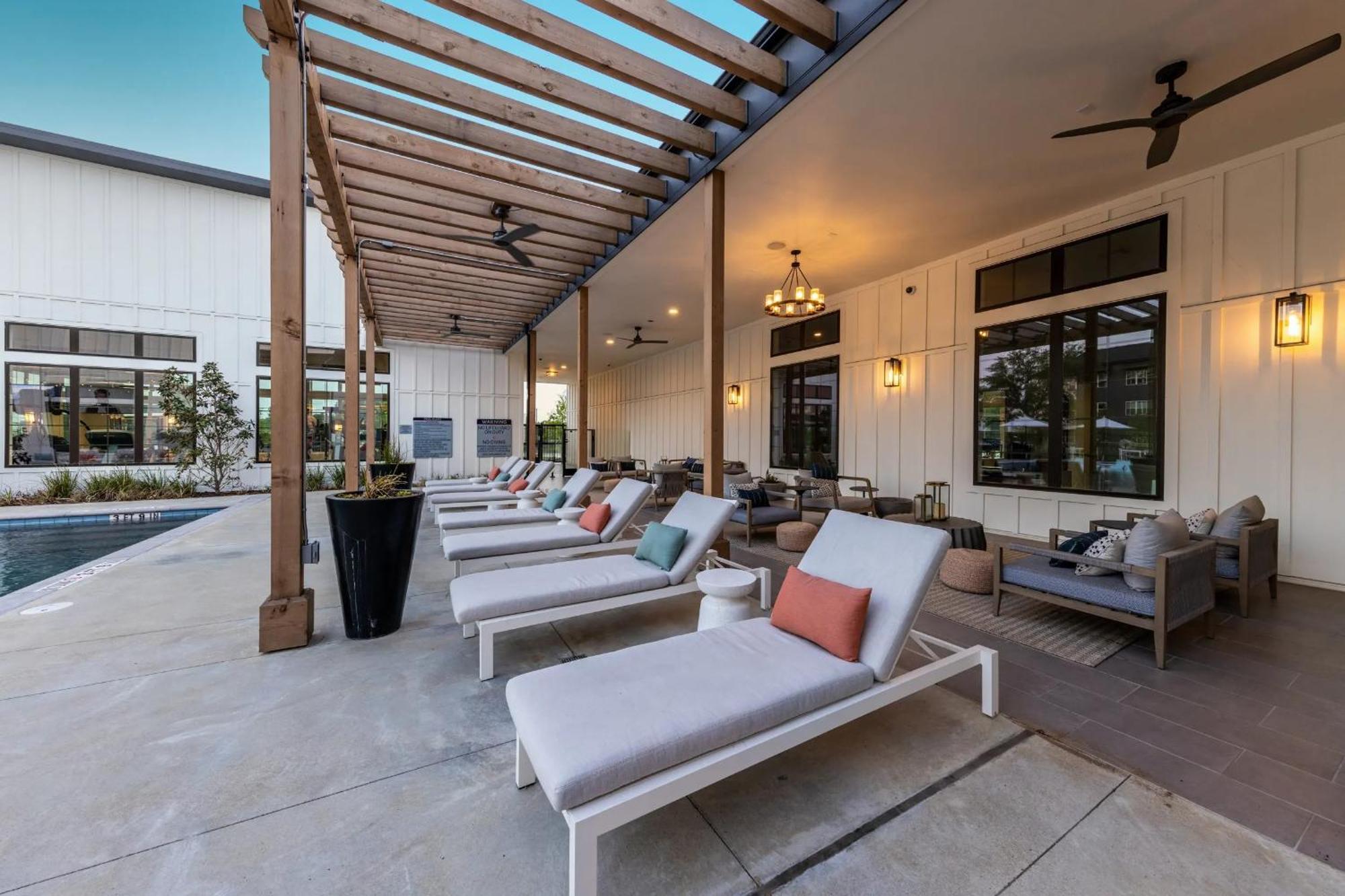 Spectra Parks 7310, Stunning Oasis Apartment *