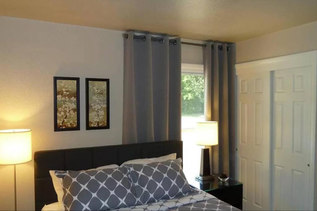 3br Pet Friendly With Big Yard Holiday home *