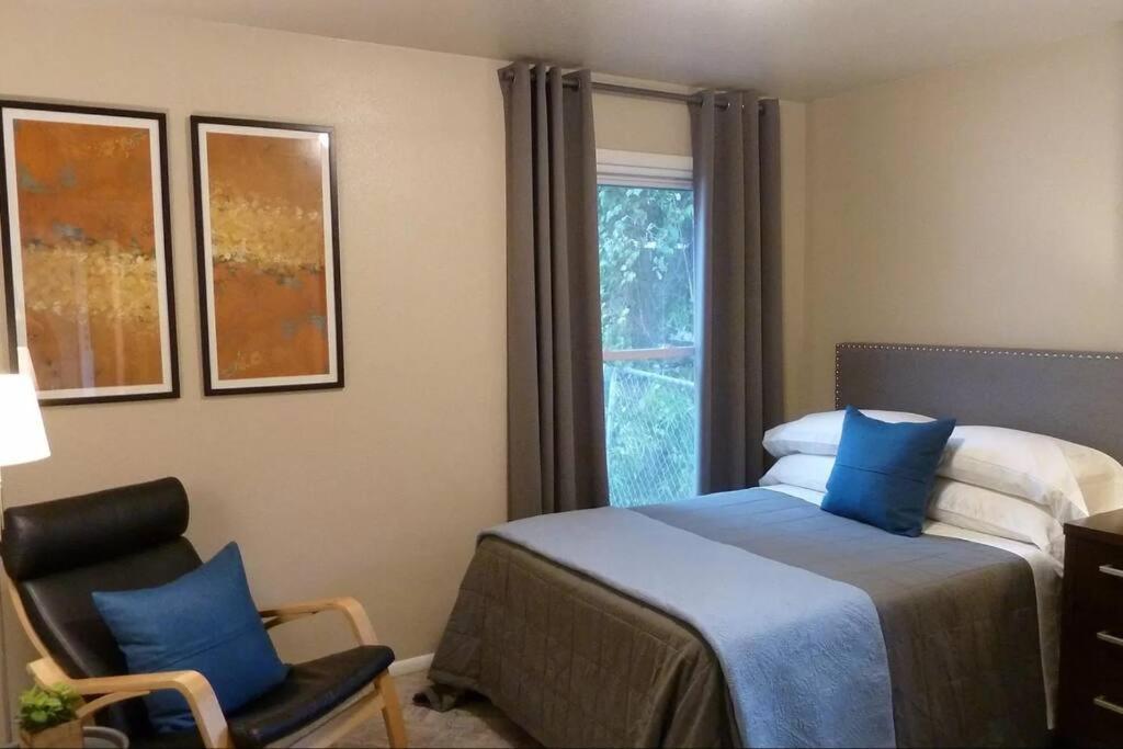 Holiday home 3br Pet Friendly With Big Yard *