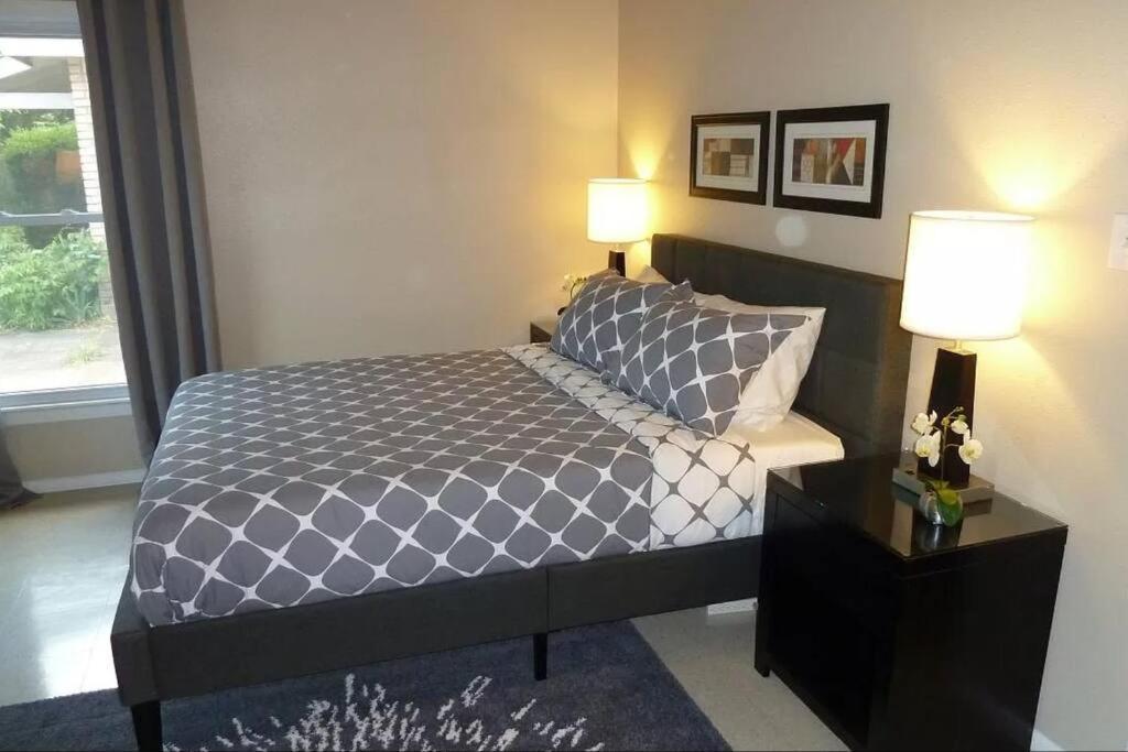 Holiday home 3br Pet Friendly With Big Yard *