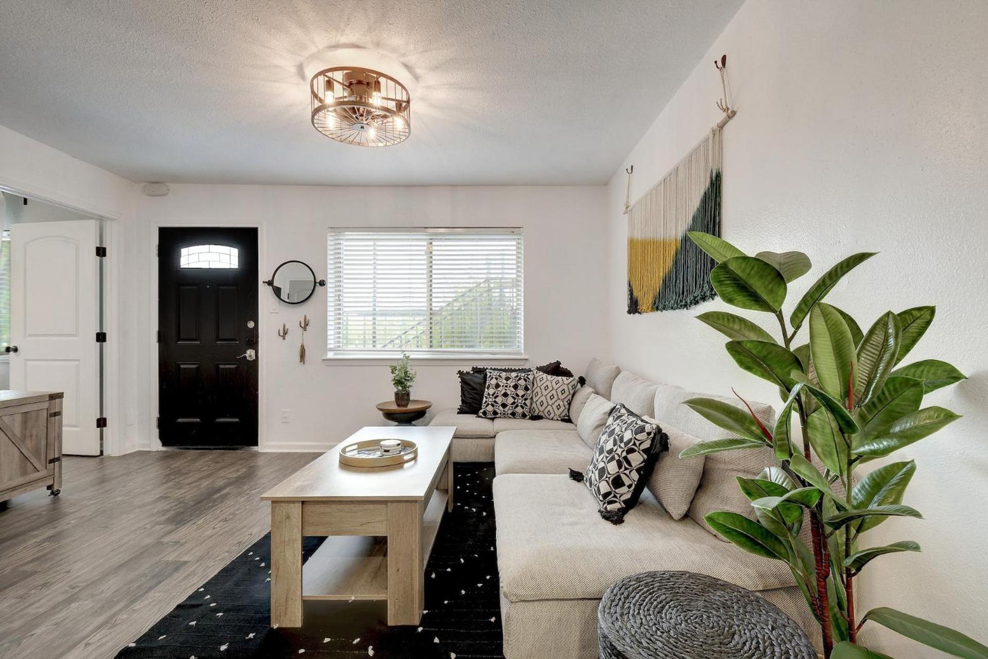 Holiday home Artsy Space In Travis Heights With Shared Pool - Ash! Austin