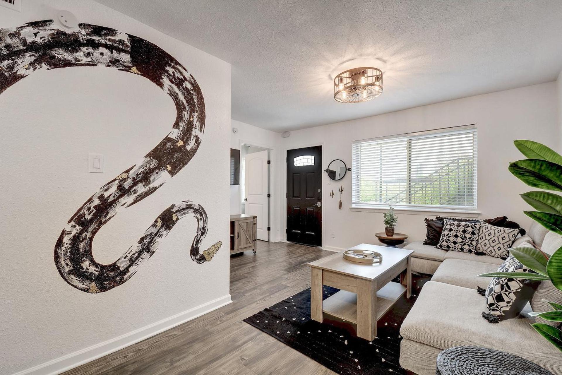 Artsy Space In Travis Heights With Shared Pool - Ash! * Austin