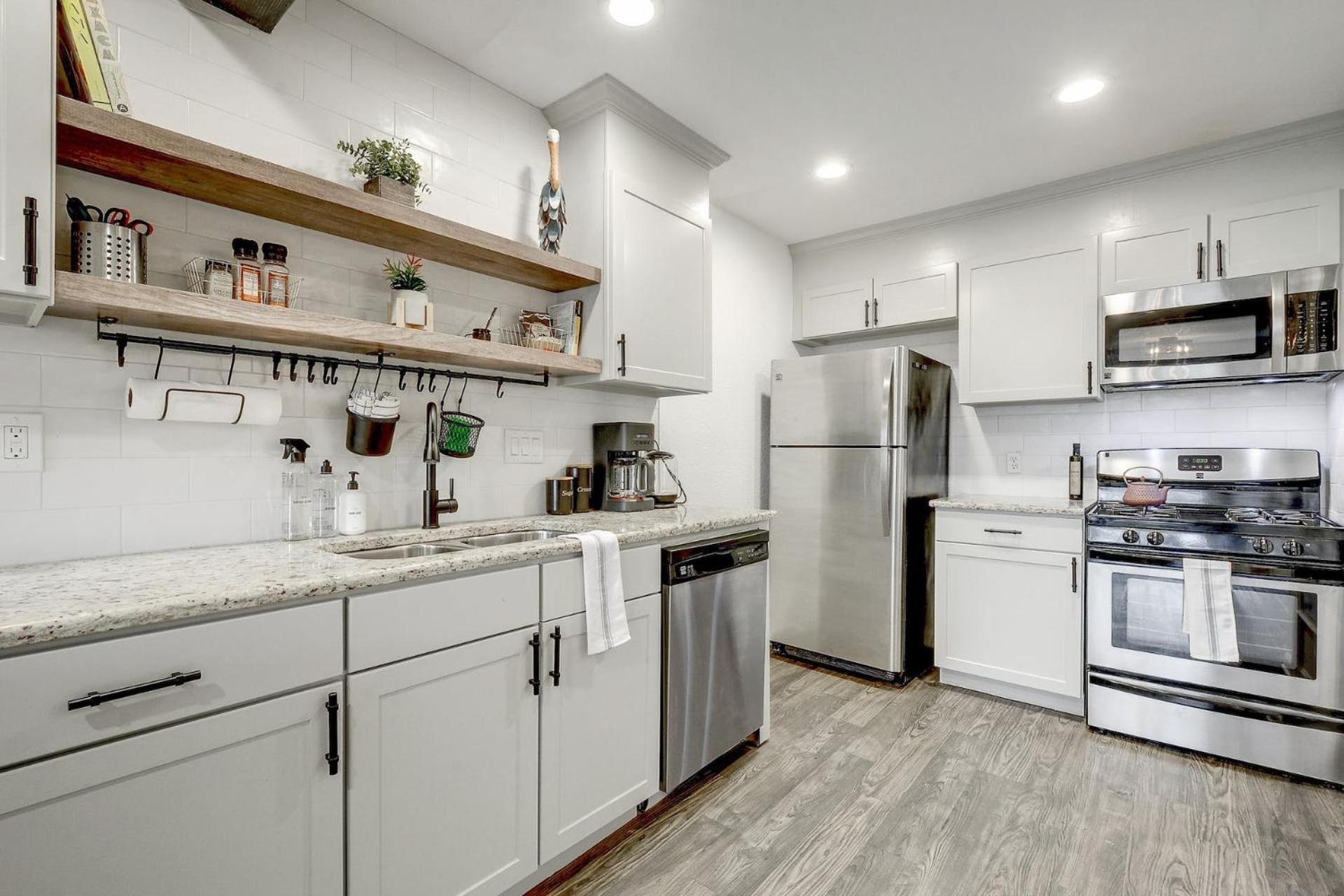 Holiday home Artsy Space In Travis Heights With Shared Pool - Ash! Austin