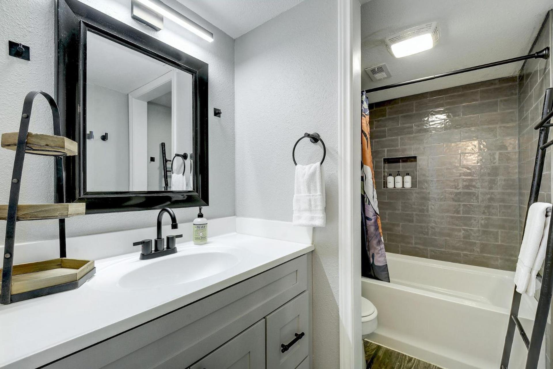 Holiday home Artsy Space In Travis Heights With Shared Pool - Ash! Austin