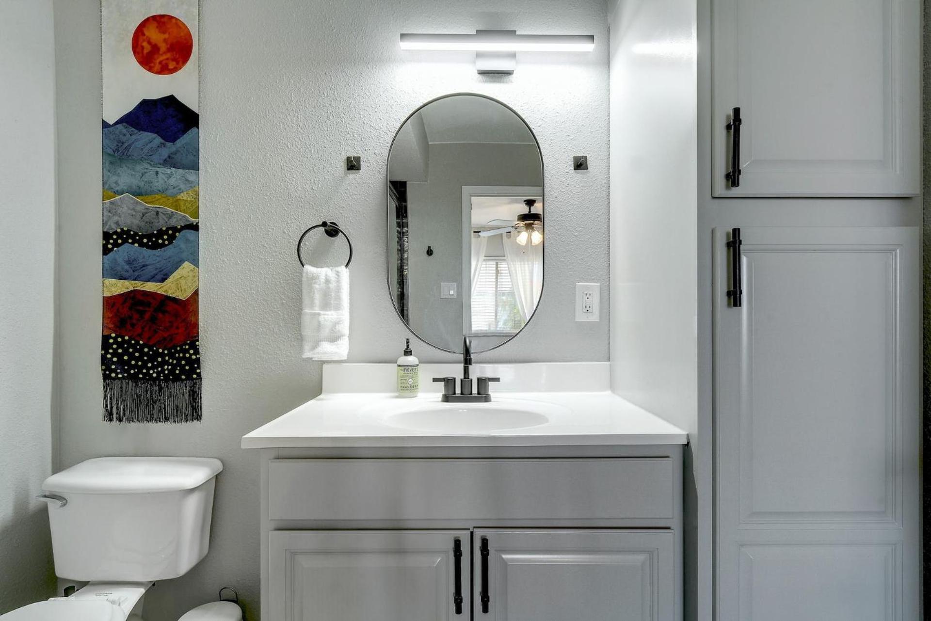Artsy Space In Travis Heights With Shared Pool - Ash! Holiday home