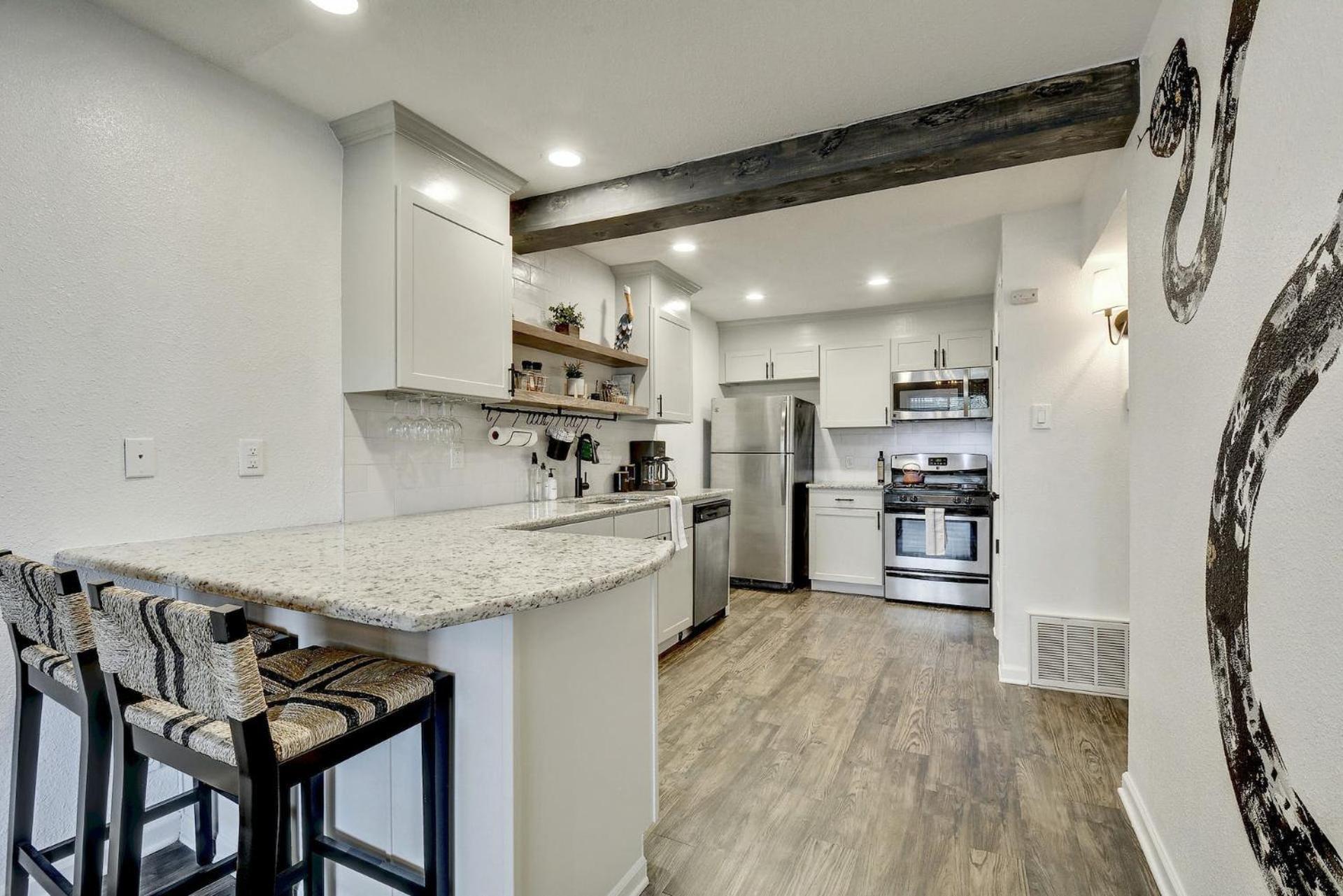 Holiday home Artsy Space In Travis Heights With Shared Pool - Ash! *