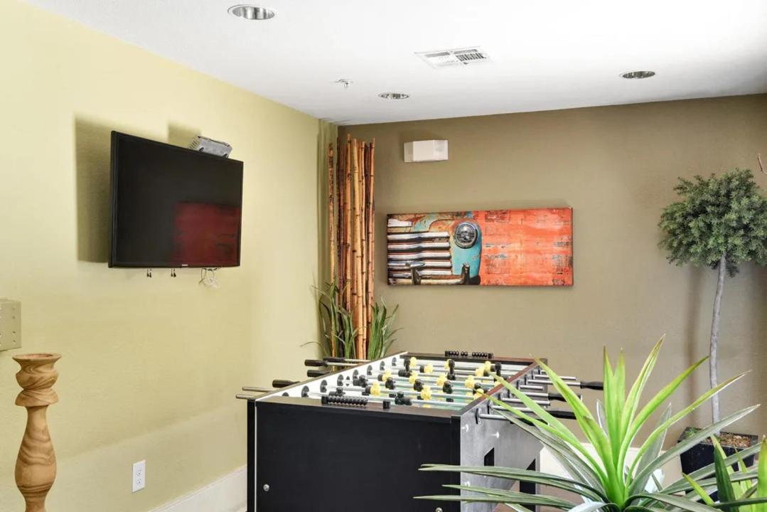 Apartment Prime Soco King Bed 1br & 2br W Gym, Pickleball, Laundry Austin