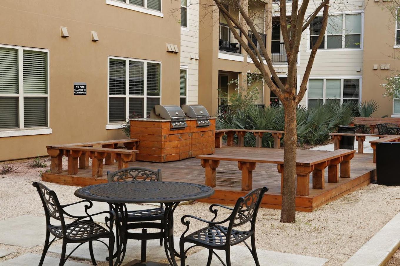 Apartment Prime Soco King Bed 1br & 2br W Gym, Pickleball, Laundry *