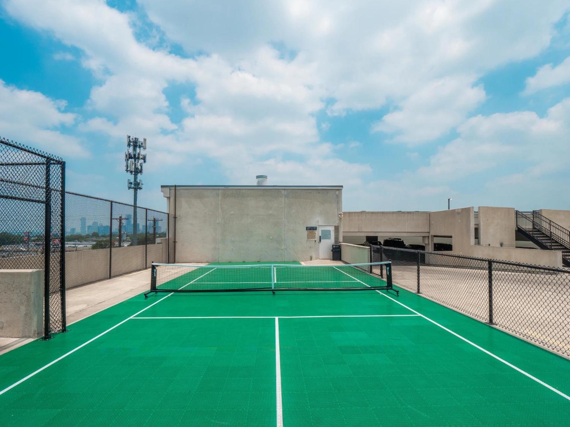 Prime Soco King Bed 1br & 2br W Gym, Pickleball, Laundry Austin