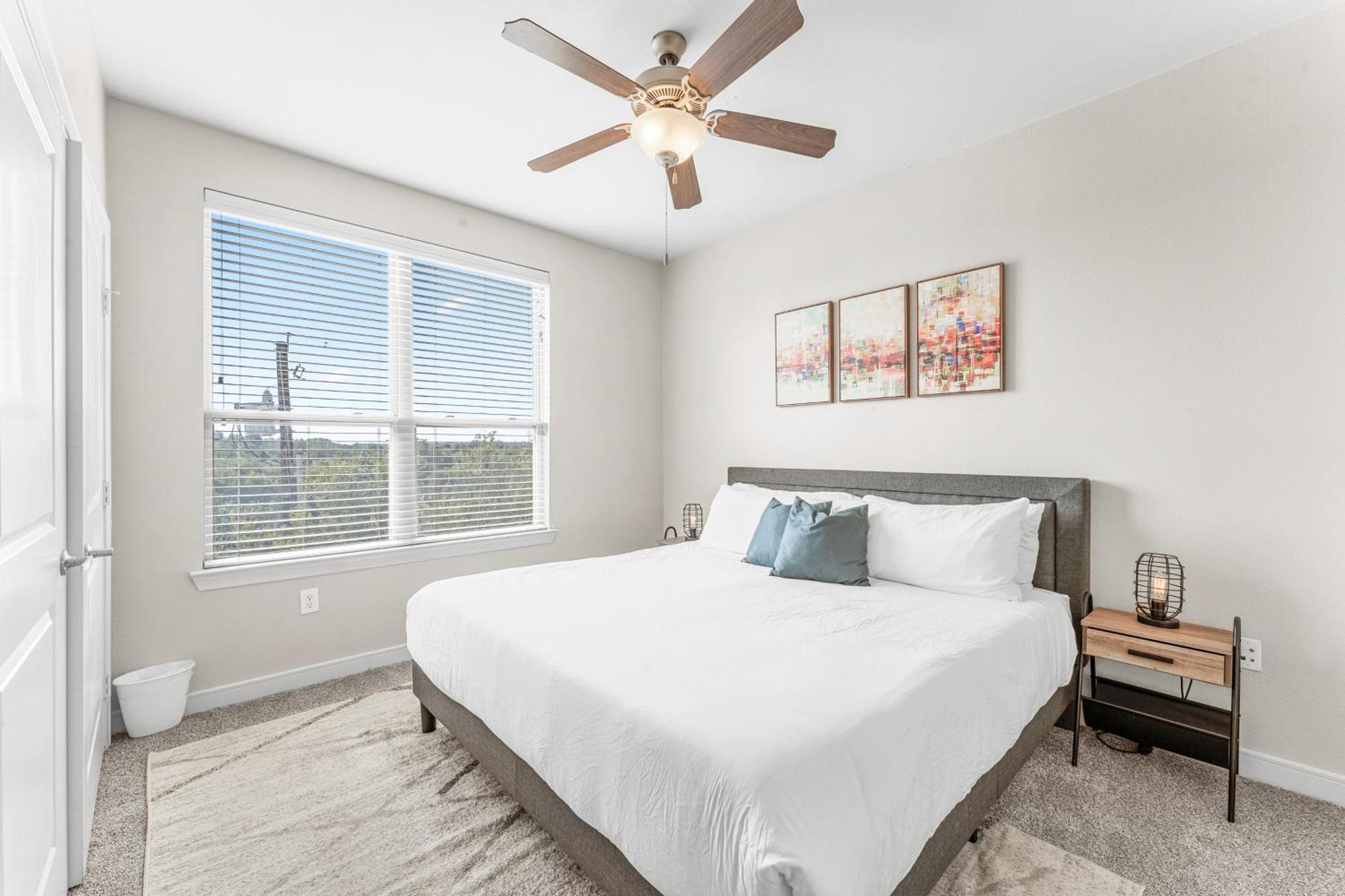 Prime Soco King Bed 1br & 2br W Gym, Pickleball, Laundry
