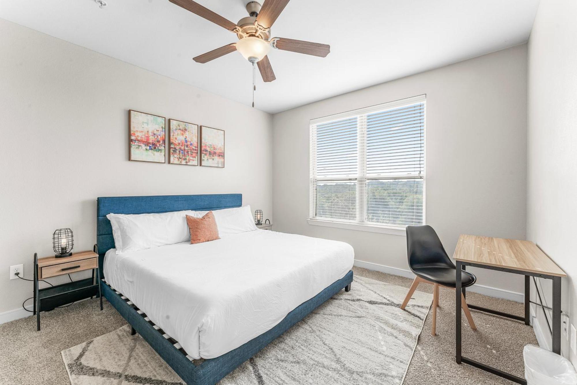 Apartment Prime Soco King Bed 1br & 2br W Gym, Pickleball, Laundry *
