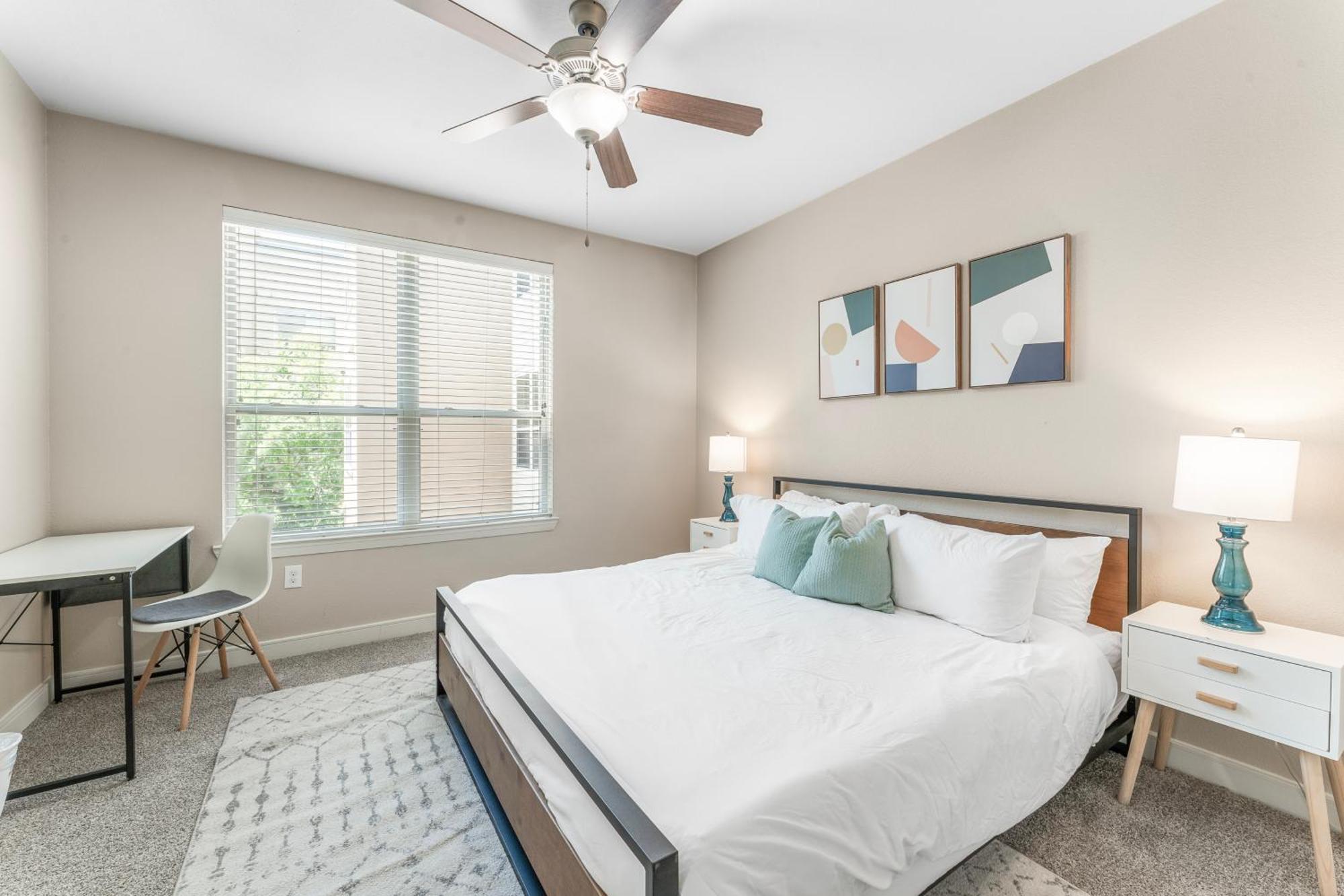 Apartment Prime Soco King Bed 1br & 2br W Gym, Pickleball, Laundry Austin