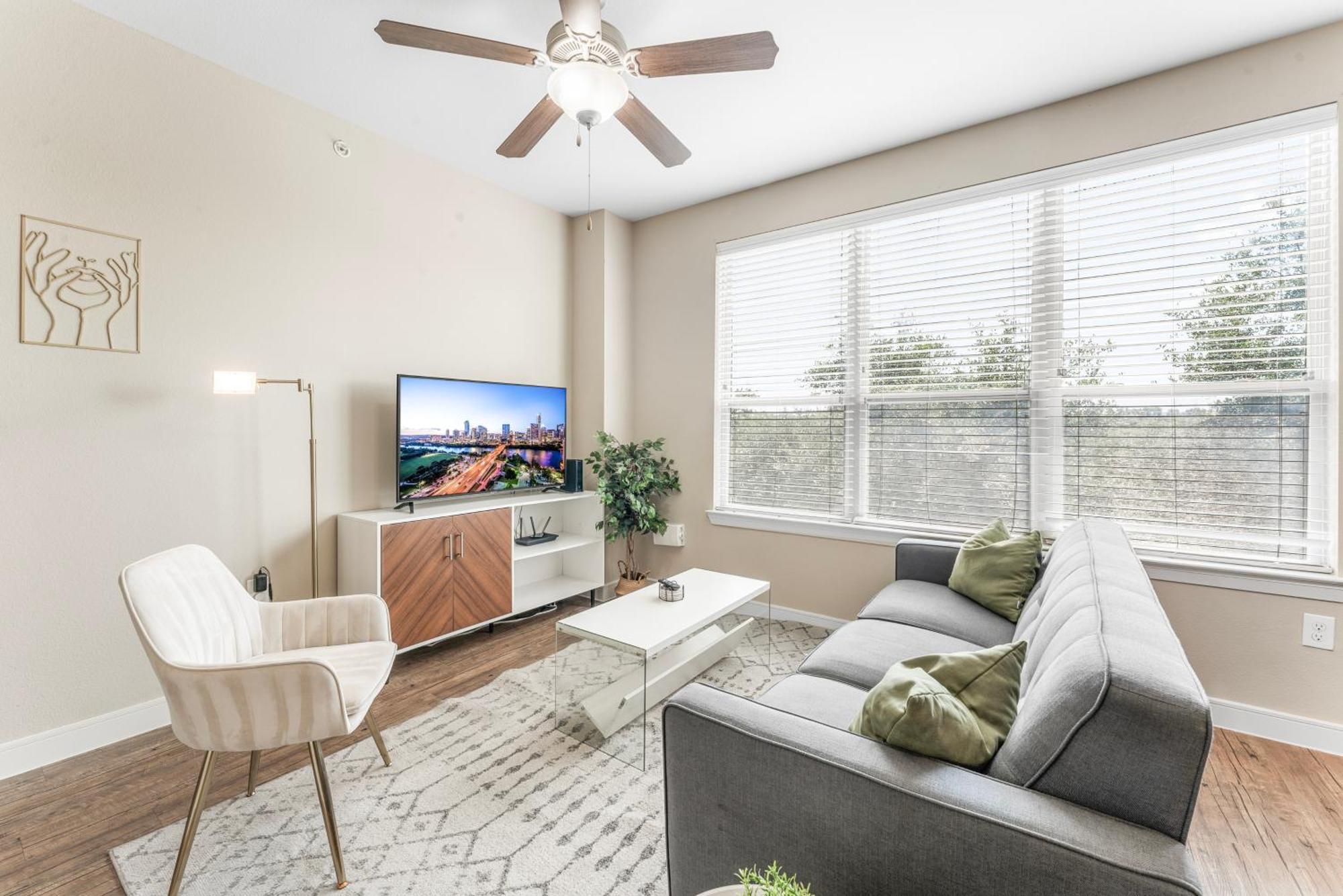Prime Soco King Bed 1br & 2br W Gym, Pickleball, Laundry Austin