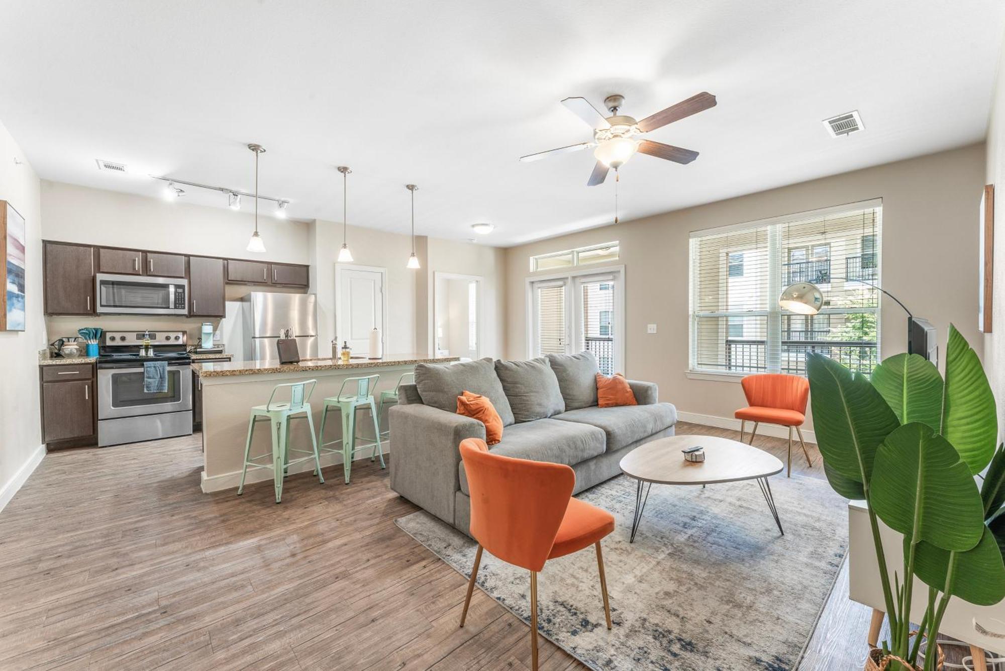 Apartment Prime Soco King Bed 1br & 2br W Gym, Pickleball, Laundry