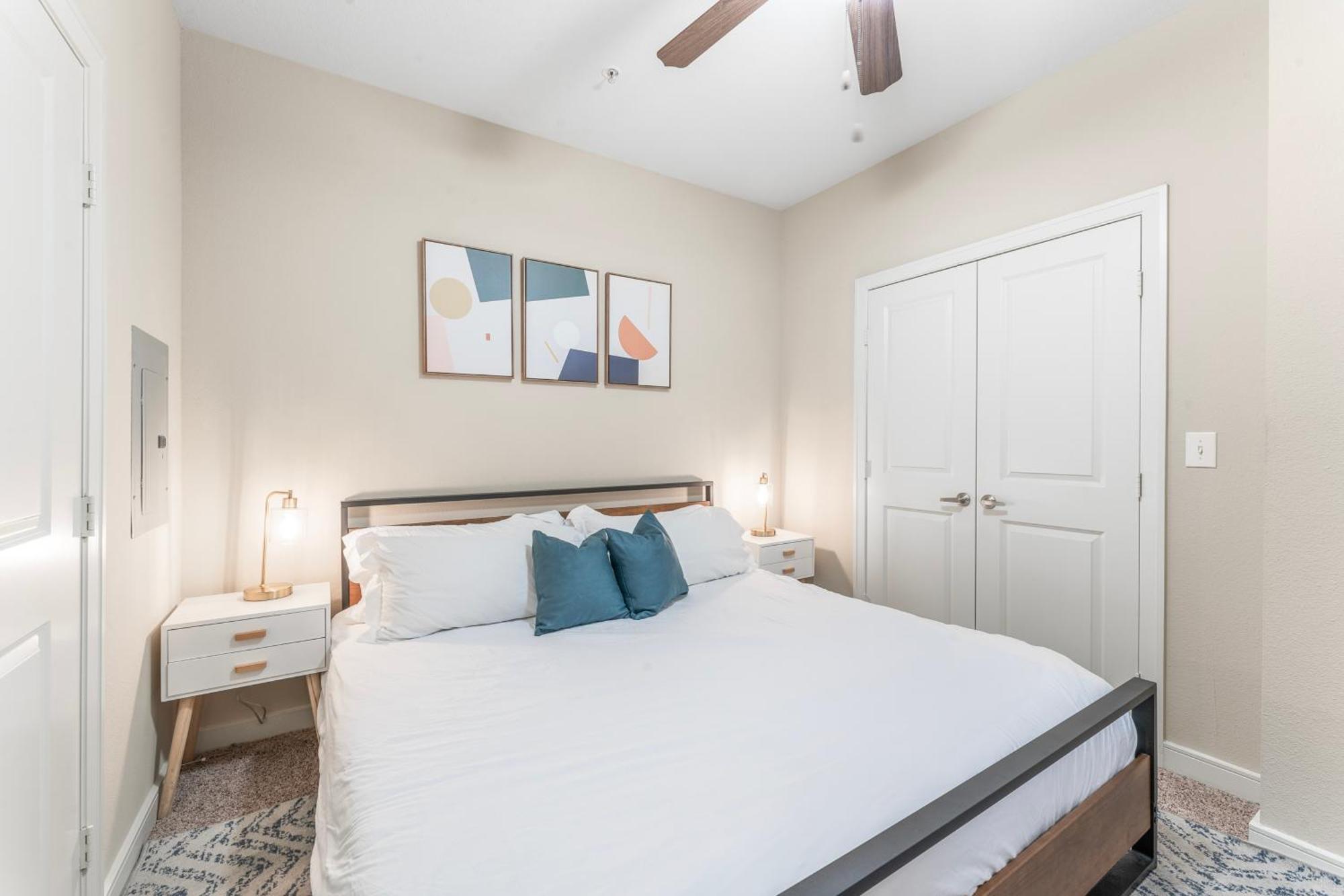 Apartment Prime Soco King Bed 1br & 2br W Gym, Pickleball, Laundry Austin