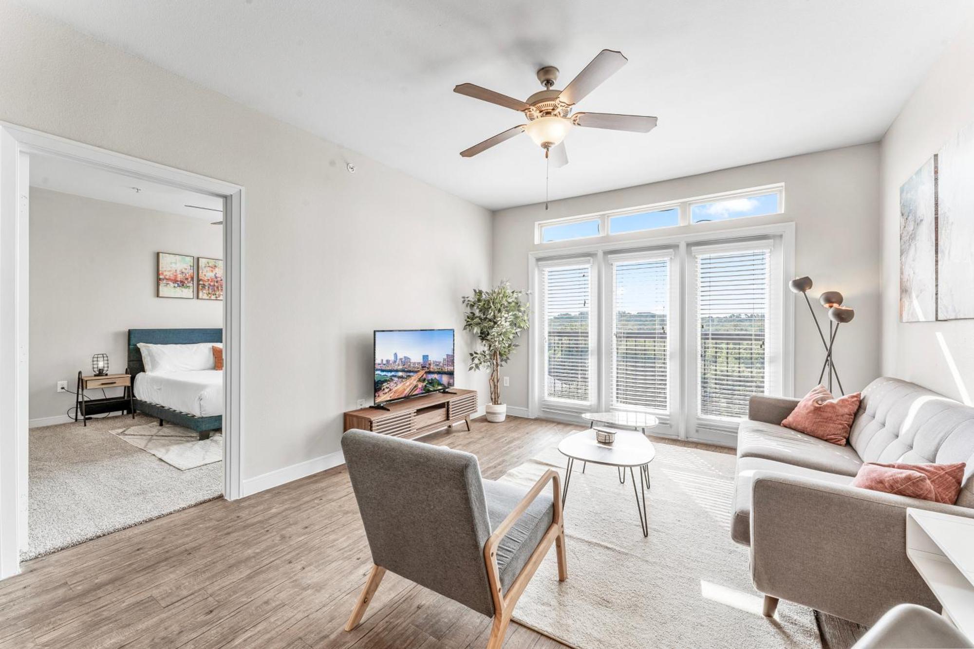 Prime Soco King Bed 1br & 2br W Gym, Pickleball, Laundry * Austin
