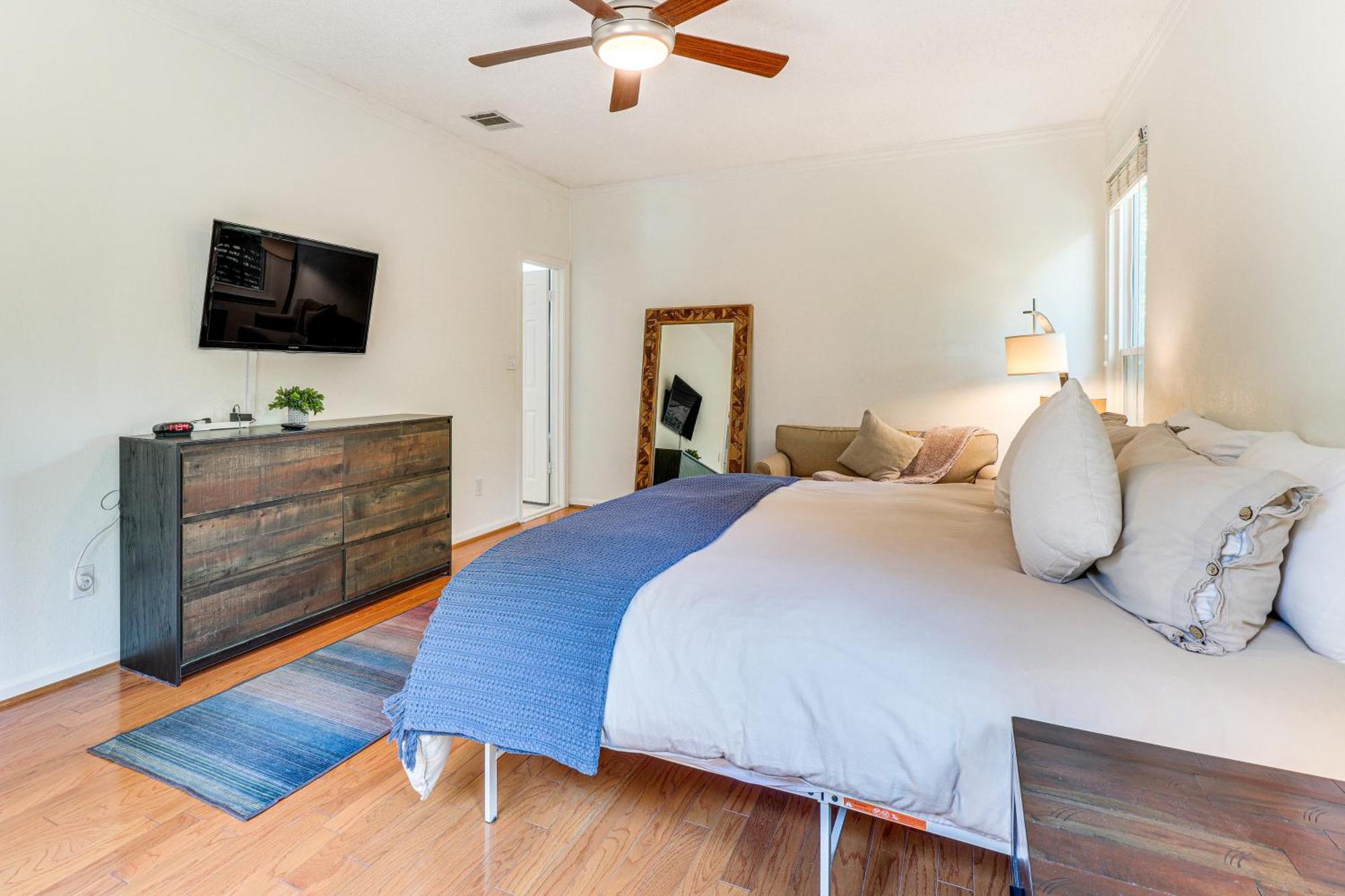 Lovely With Deck And Greenbelt Access! * Austin
