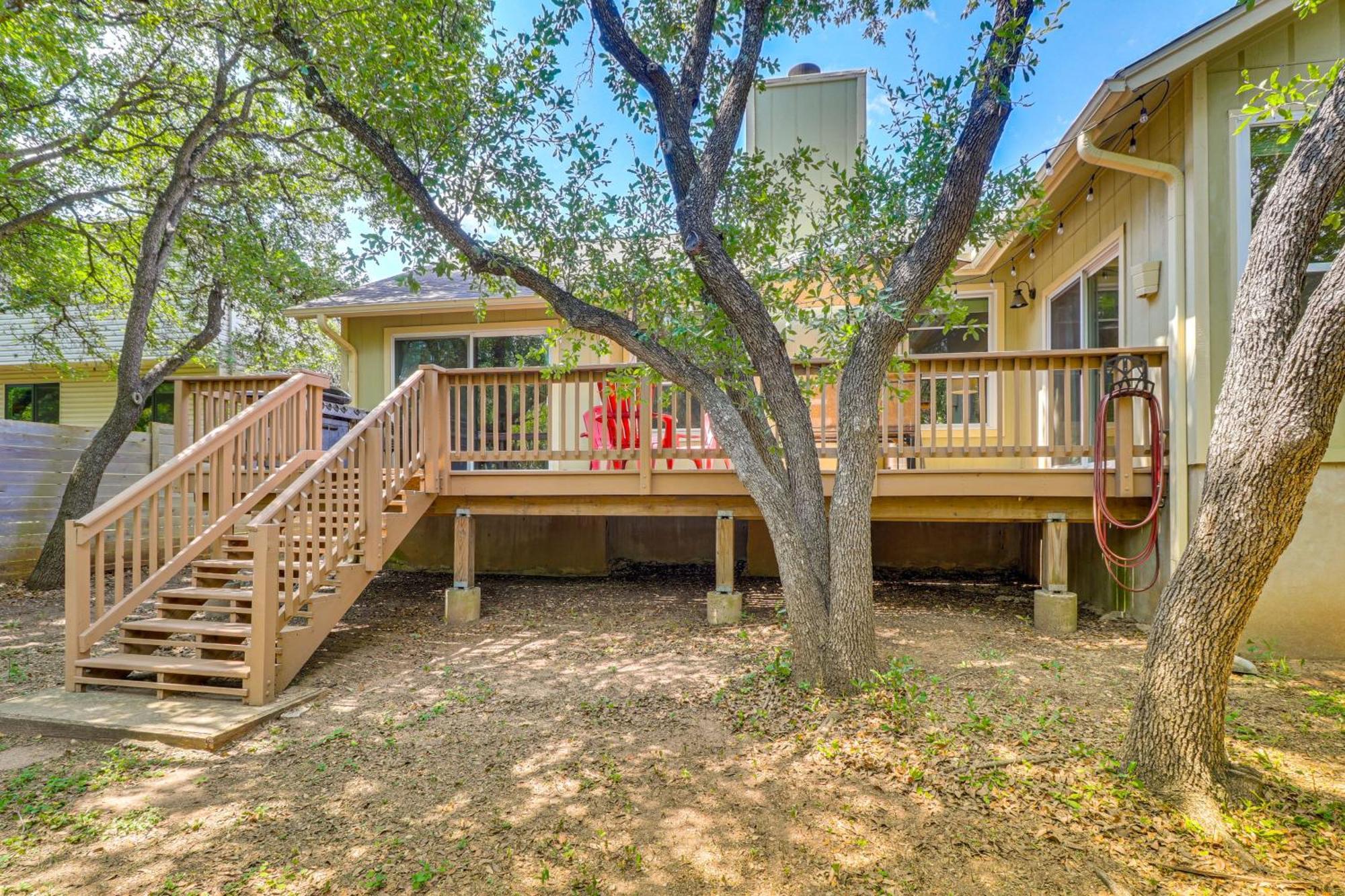 Lovely With Deck And Greenbelt Access! *