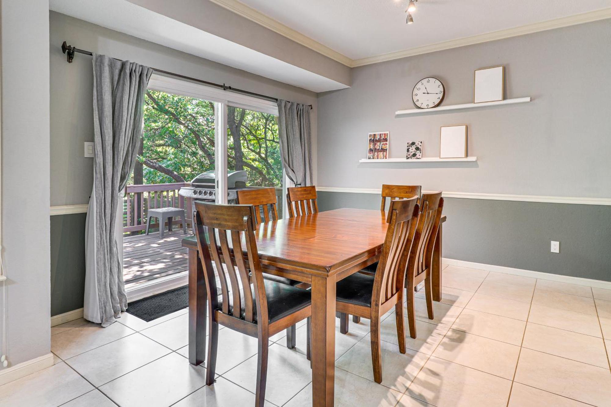 Lovely With Deck And Greenbelt Access! Holiday home Austin