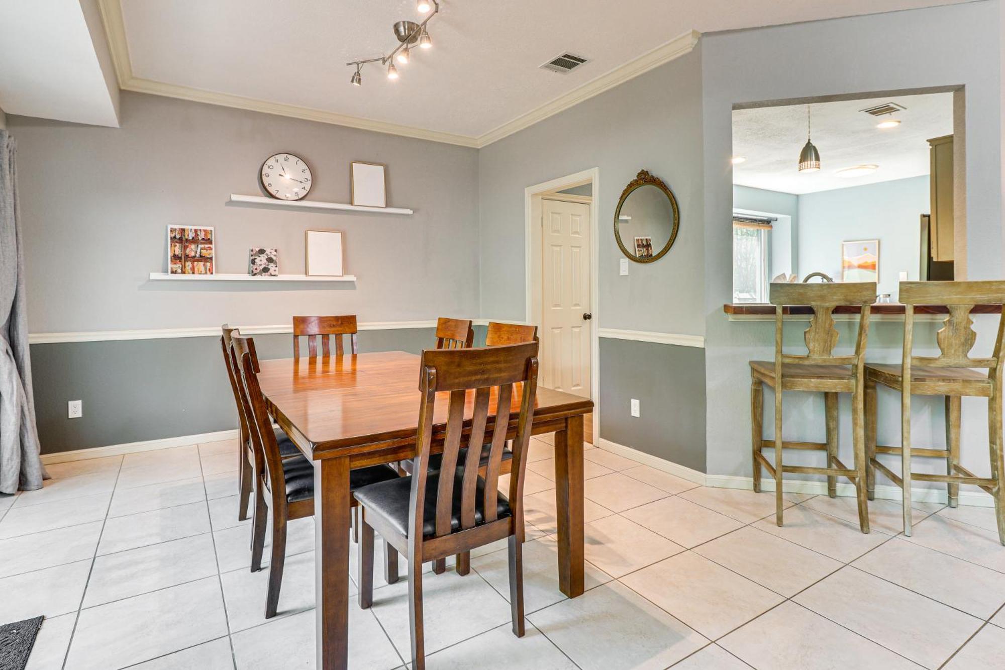 Lovely With Deck And Greenbelt Access! Holiday home Austin