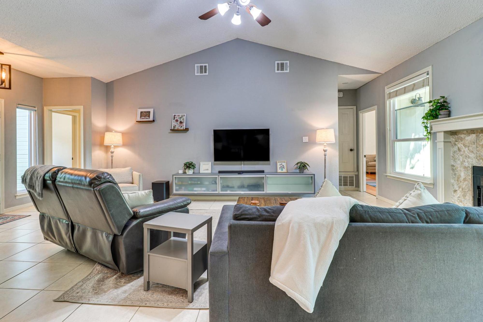 Lovely With Deck And Greenbelt Access! * Austin
