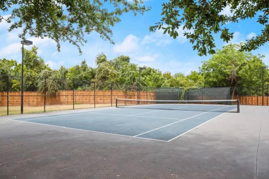 6 Min To Dt~pool~free Parking~2king Bed & 2bath Austin