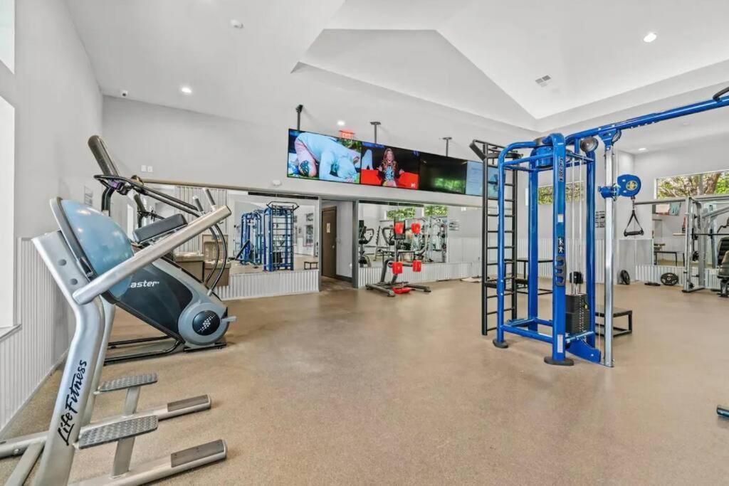 6 Min To Dt~pool~free Parking~2king Bed & 2bath Apartment Austin