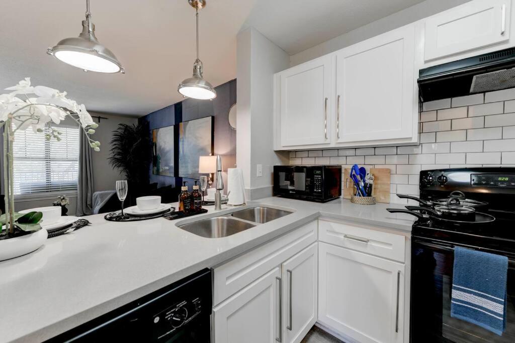 6 Min To Dt~pool~free Parking~2king Bed & 2bath Apartment