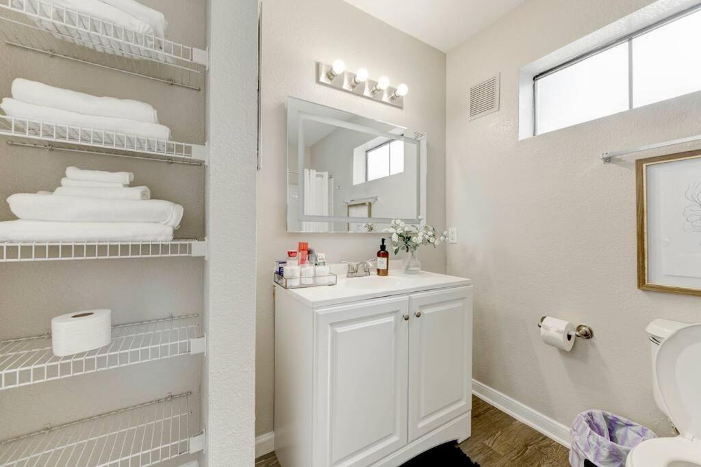 6 Min To Dt~pool~free Parking~2king Bed & 2bath Apartment *