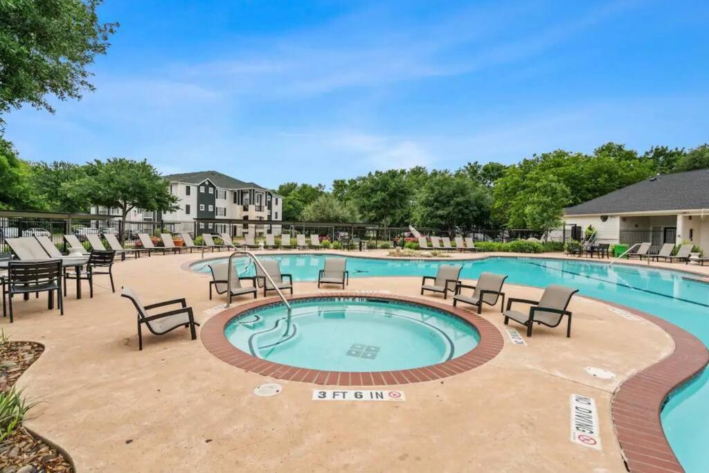 6 Min To Dt~pool~free Parking~2king Bed & 2bath Apartment Austin