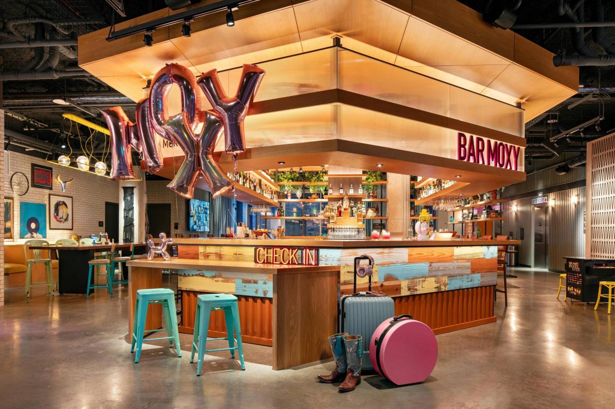 Moxy - 3*