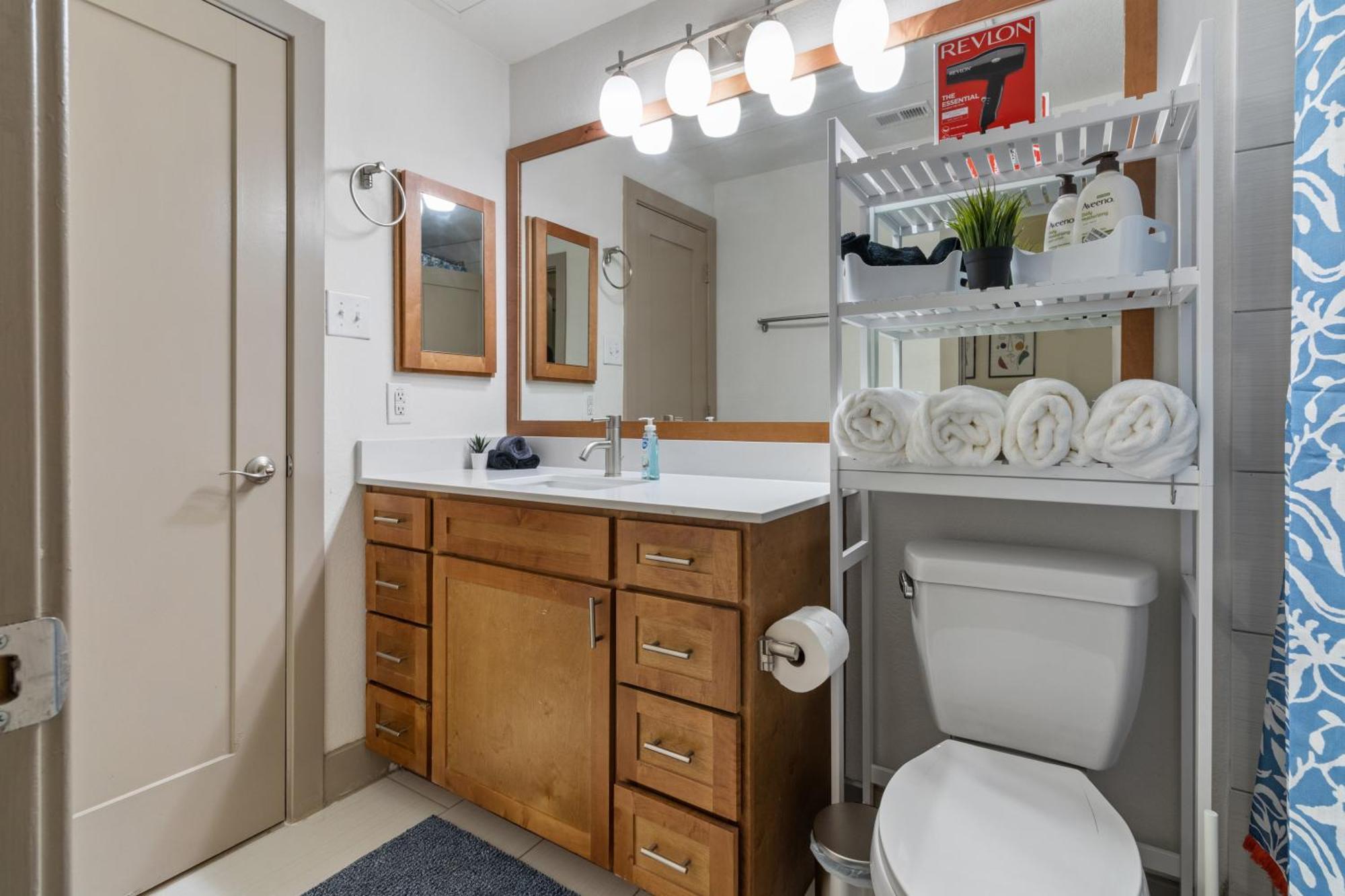 1br Haven:pool/gym/free Wi-fi/ Walk To Shops Apartment *