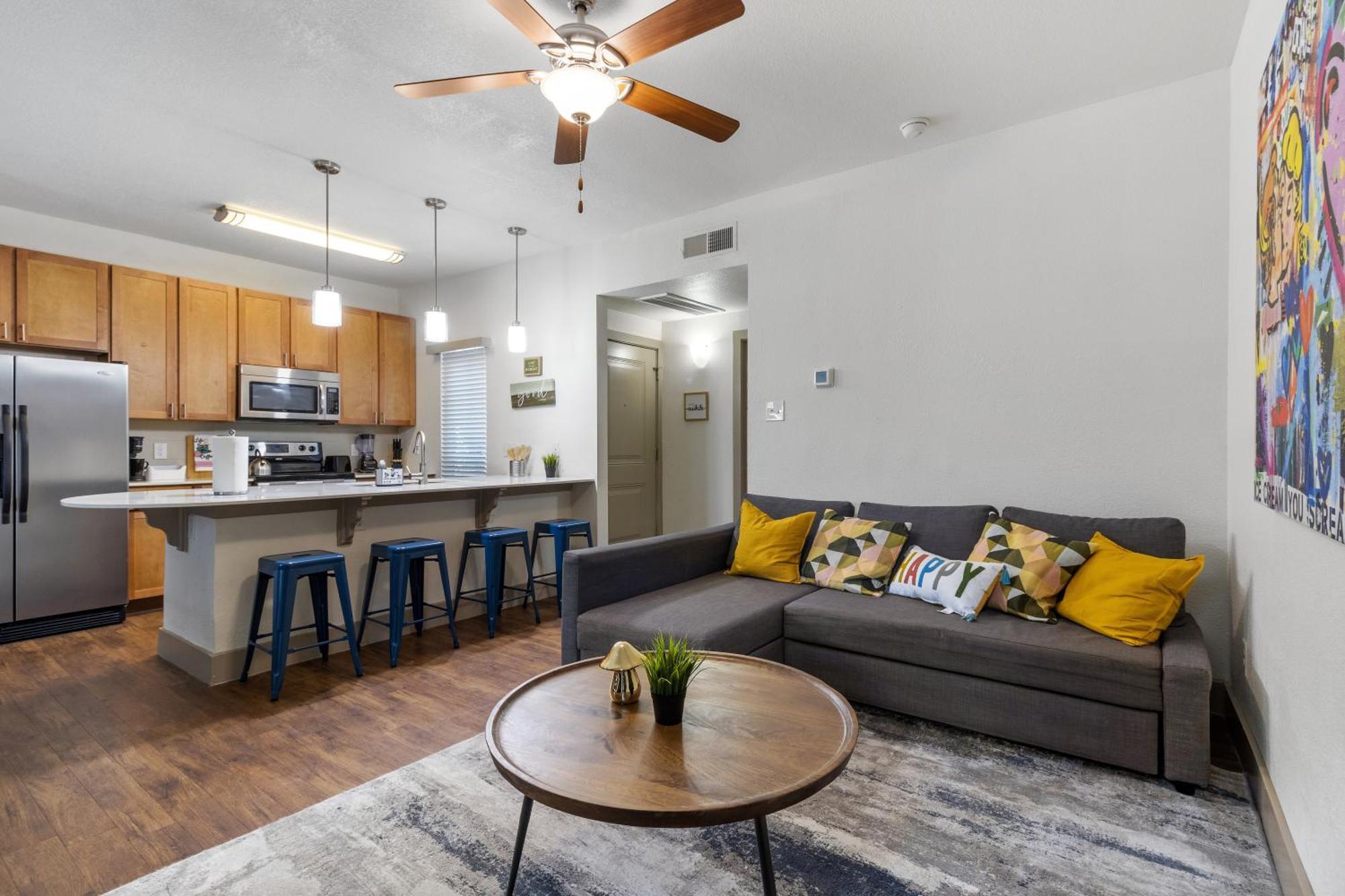 1br Haven:pool/gym/free Wi-fi/ Walk To Shops Austin