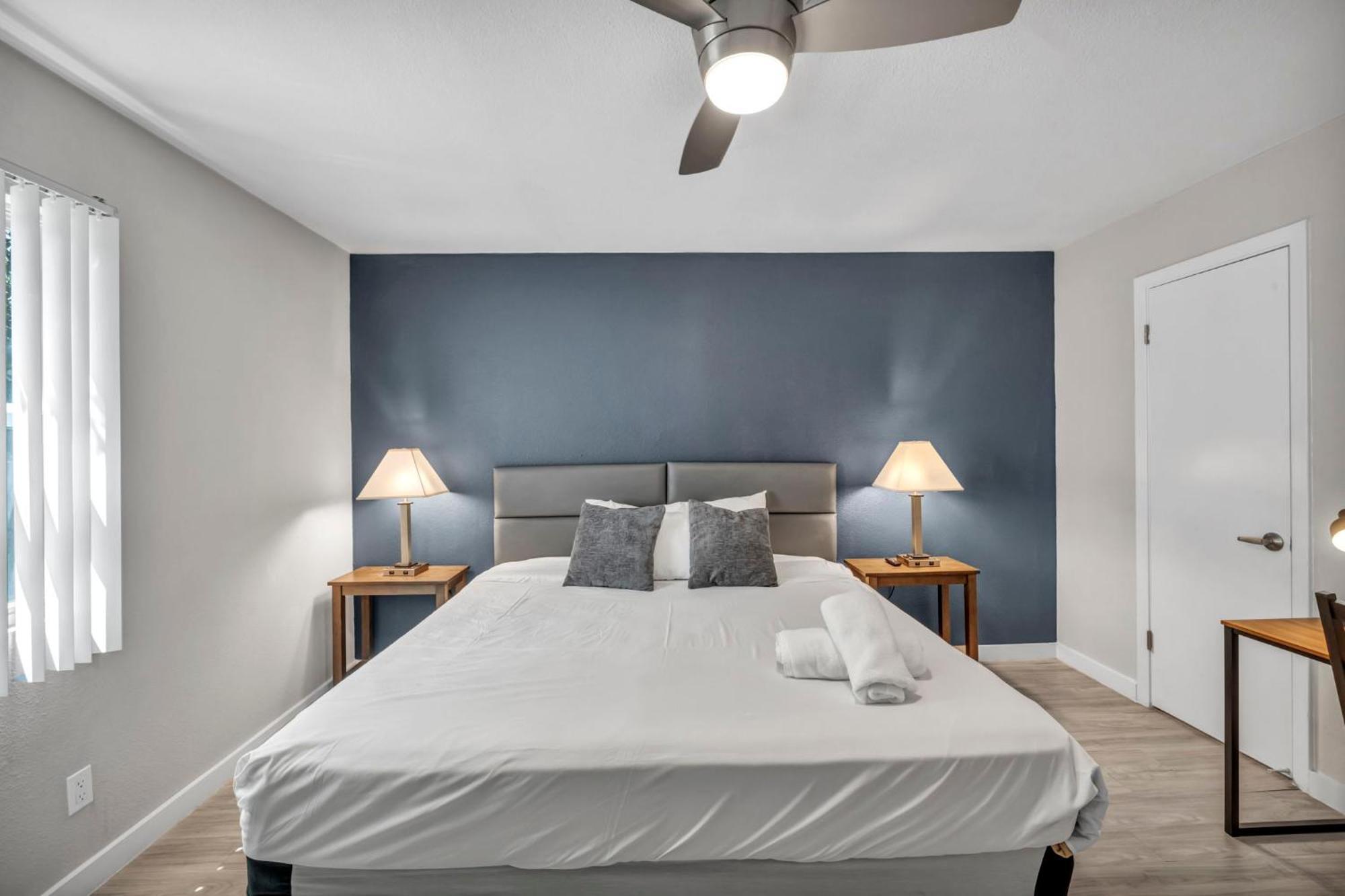 King W Fast Wifi - Free Parking, Sleeps 6 * Austin