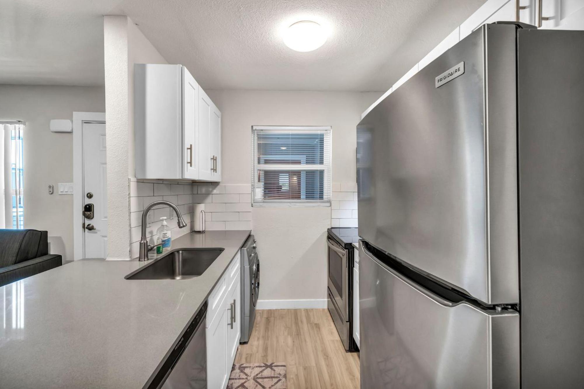 King W Fast Wifi - Free Parking, Sleeps 6 * Austin