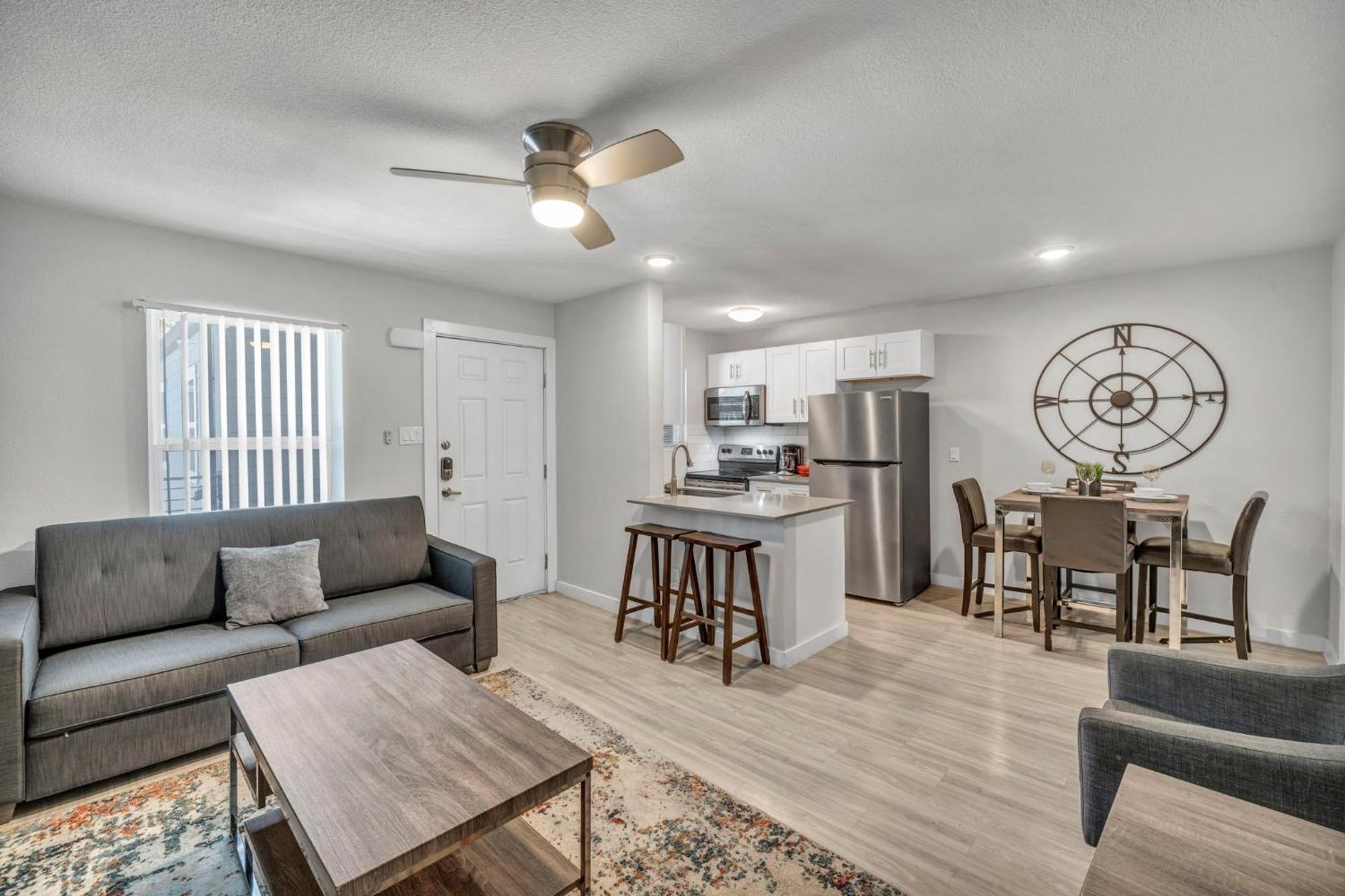 Apartment King W Fast Wifi - Free Parking, Sleeps 6 *