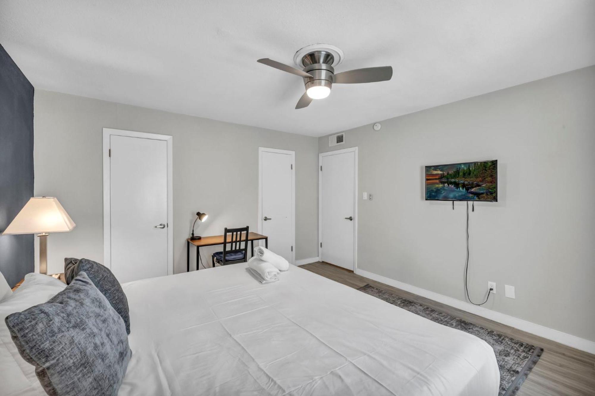 King W Fast Wifi - Free Parking, Sleeps 6 Austin