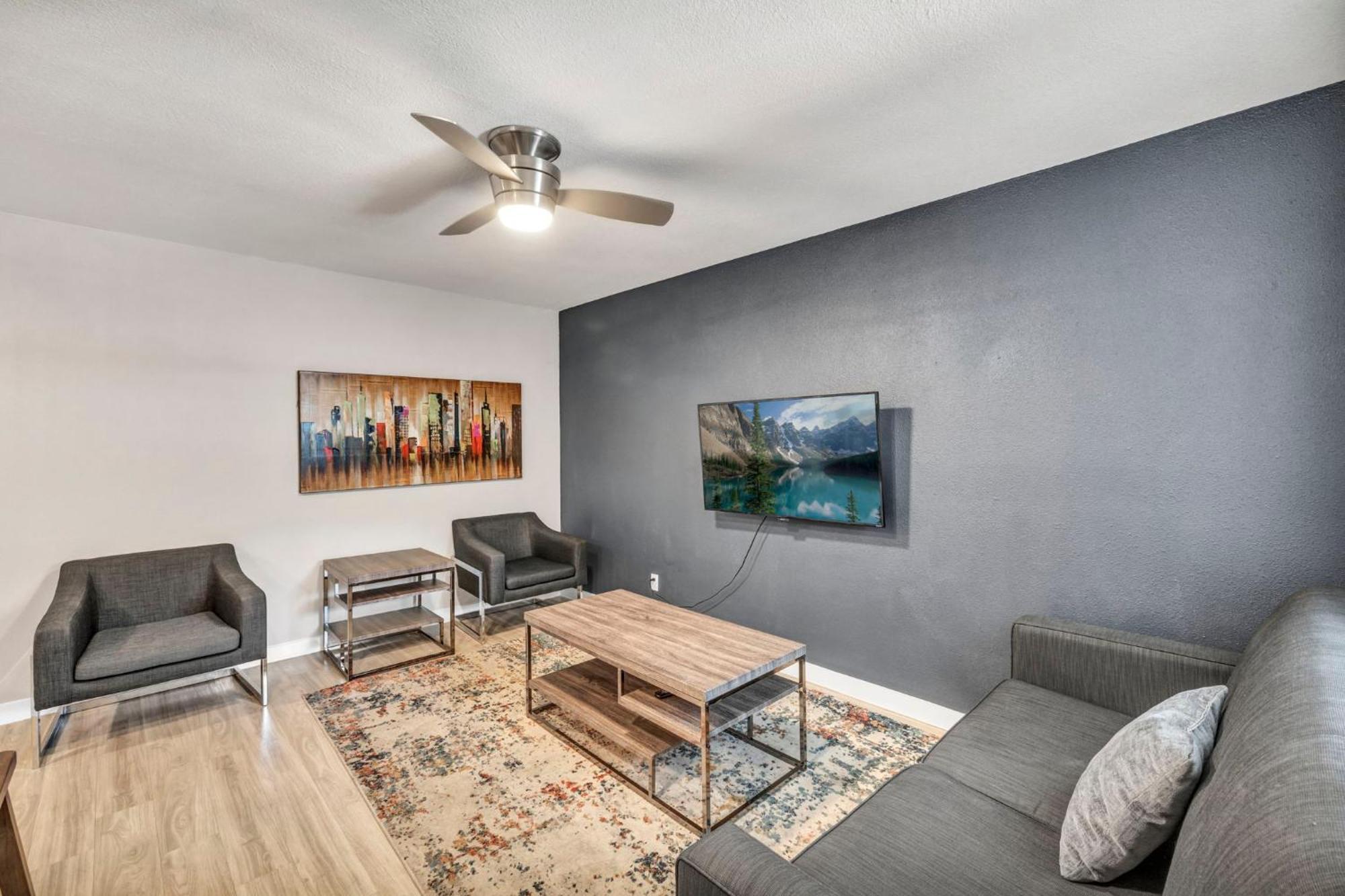 Apartment King W Fast Wifi - Free Parking, Sleeps 6
