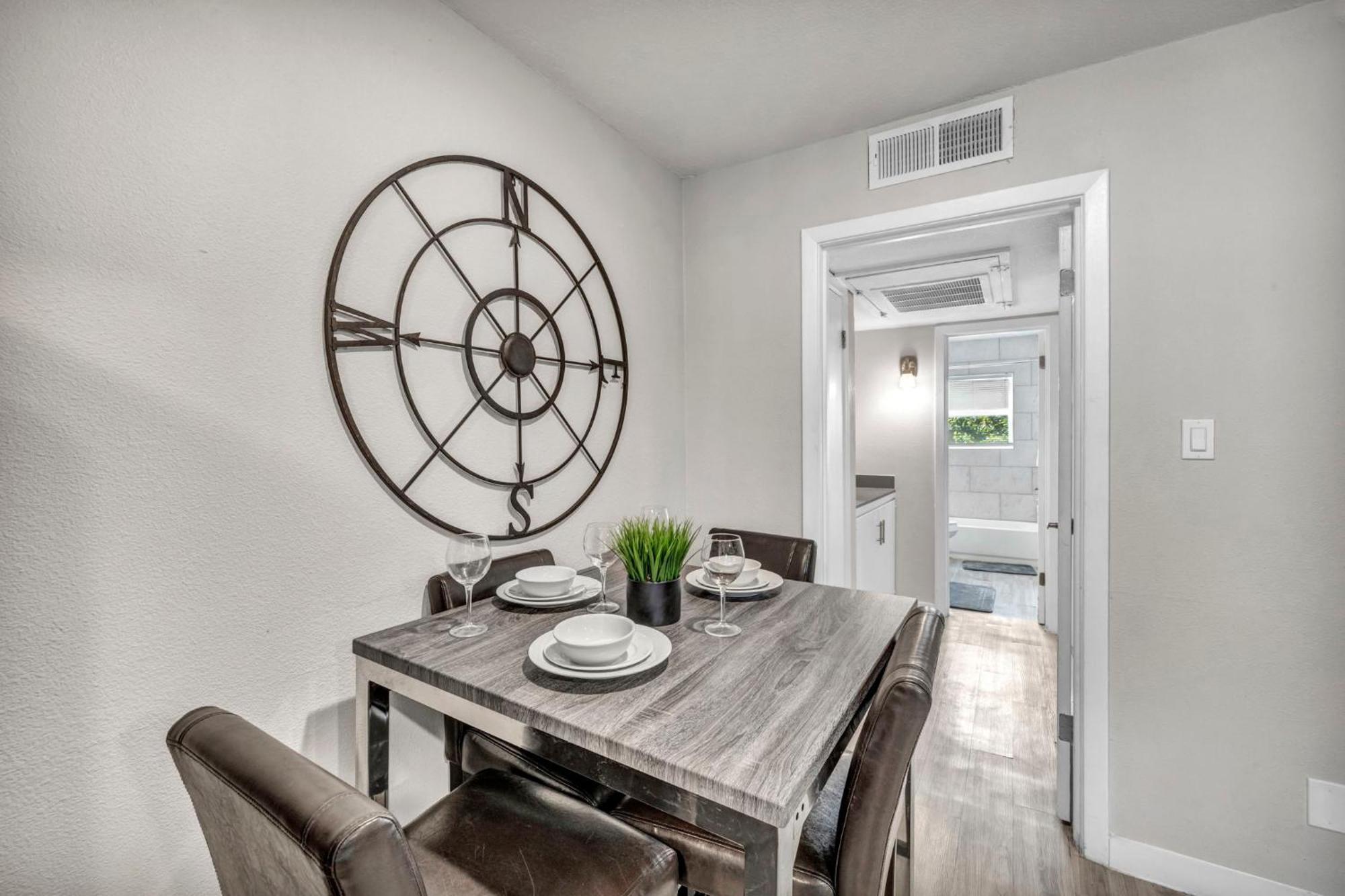 King W Fast Wifi - Free Parking, Sleeps 6 Austin