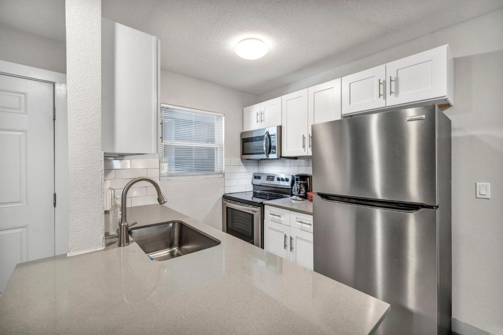 King W Fast Wifi - Free Parking, Sleeps 6 Austin