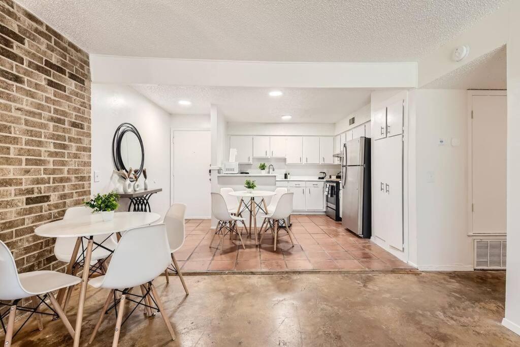Apartment Your 2b Getaway - Walk Downtown - Pool, Pkg