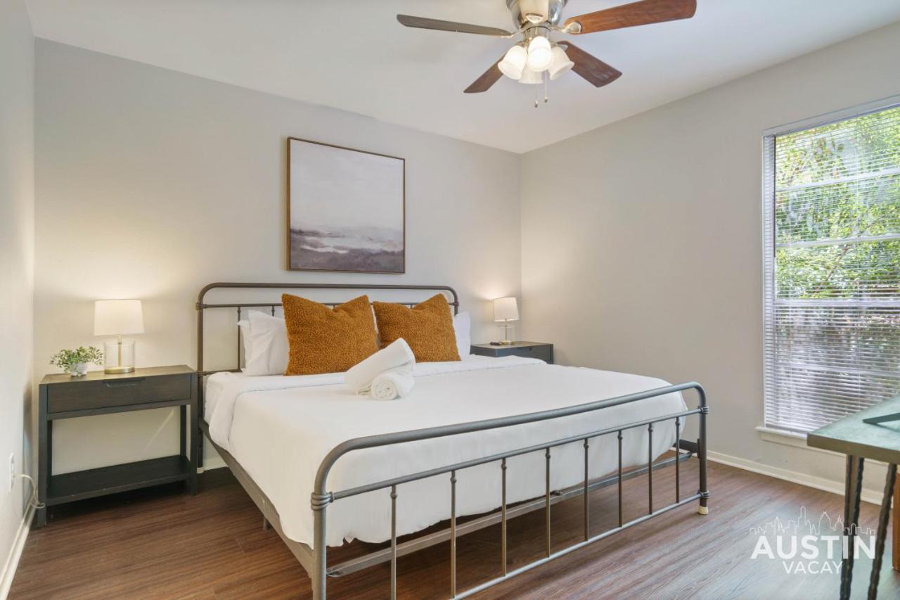 Holiday home Comfortable Living In Atx With Private Deck And Office