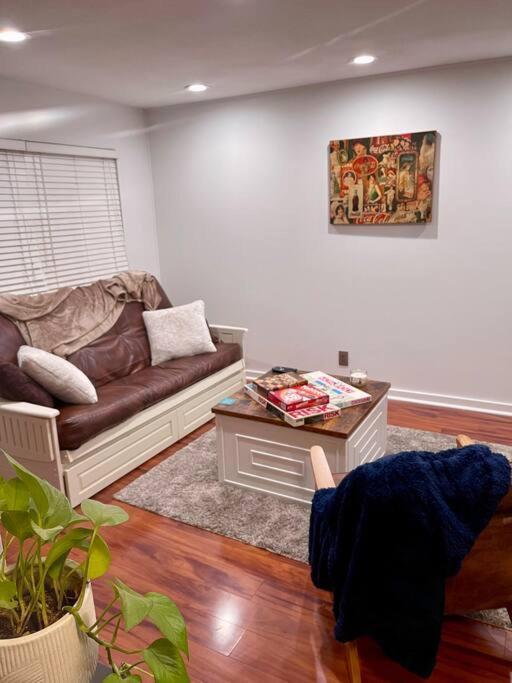 1 Bdrm Poolside Garden Apartment