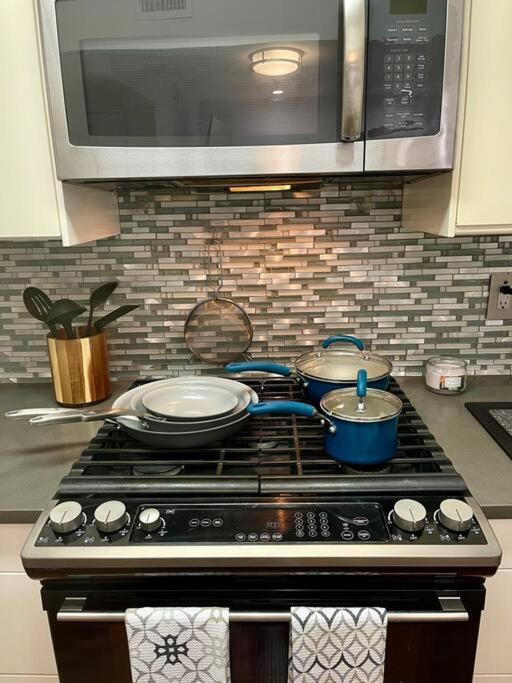 Apartment 1 Bdrm Poolside Garden *