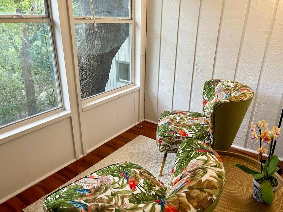 1 Bdrm Poolside Garden Apartment Austin