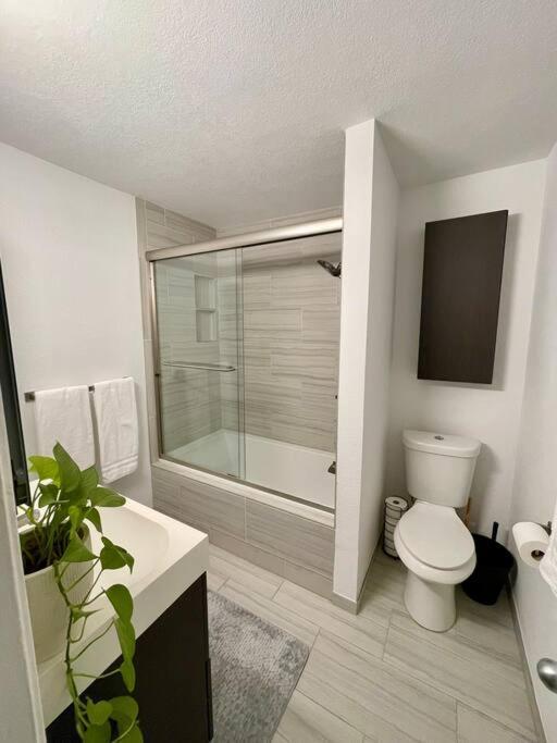 1 Bdrm Poolside Garden Austin