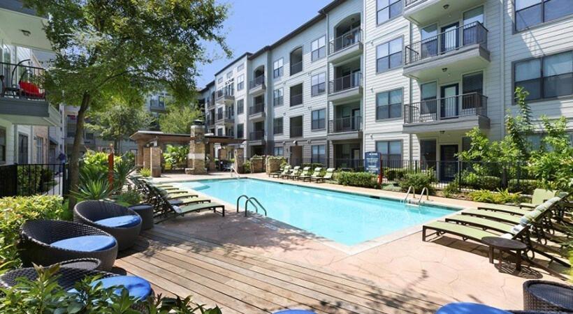 Modern 2b Near Downtown With Pool And Cozy King Beds *